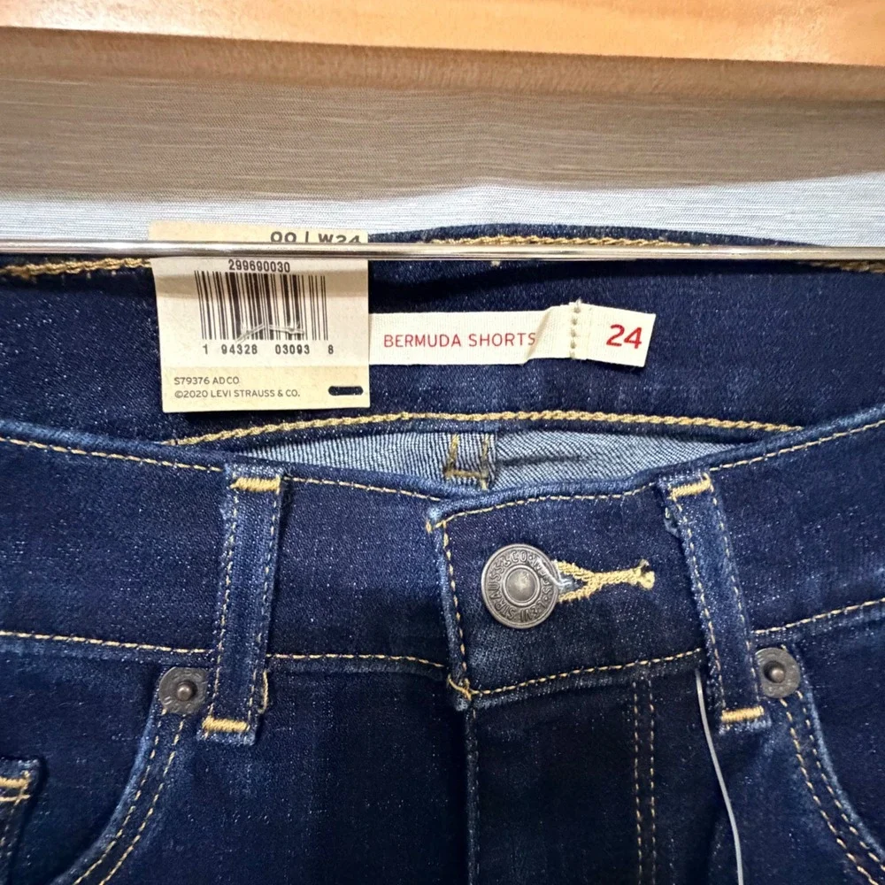 Levis Womens Bermuda Shorts Dark Wash Indigo Mid Rise Slim Fit Size 24 NWT